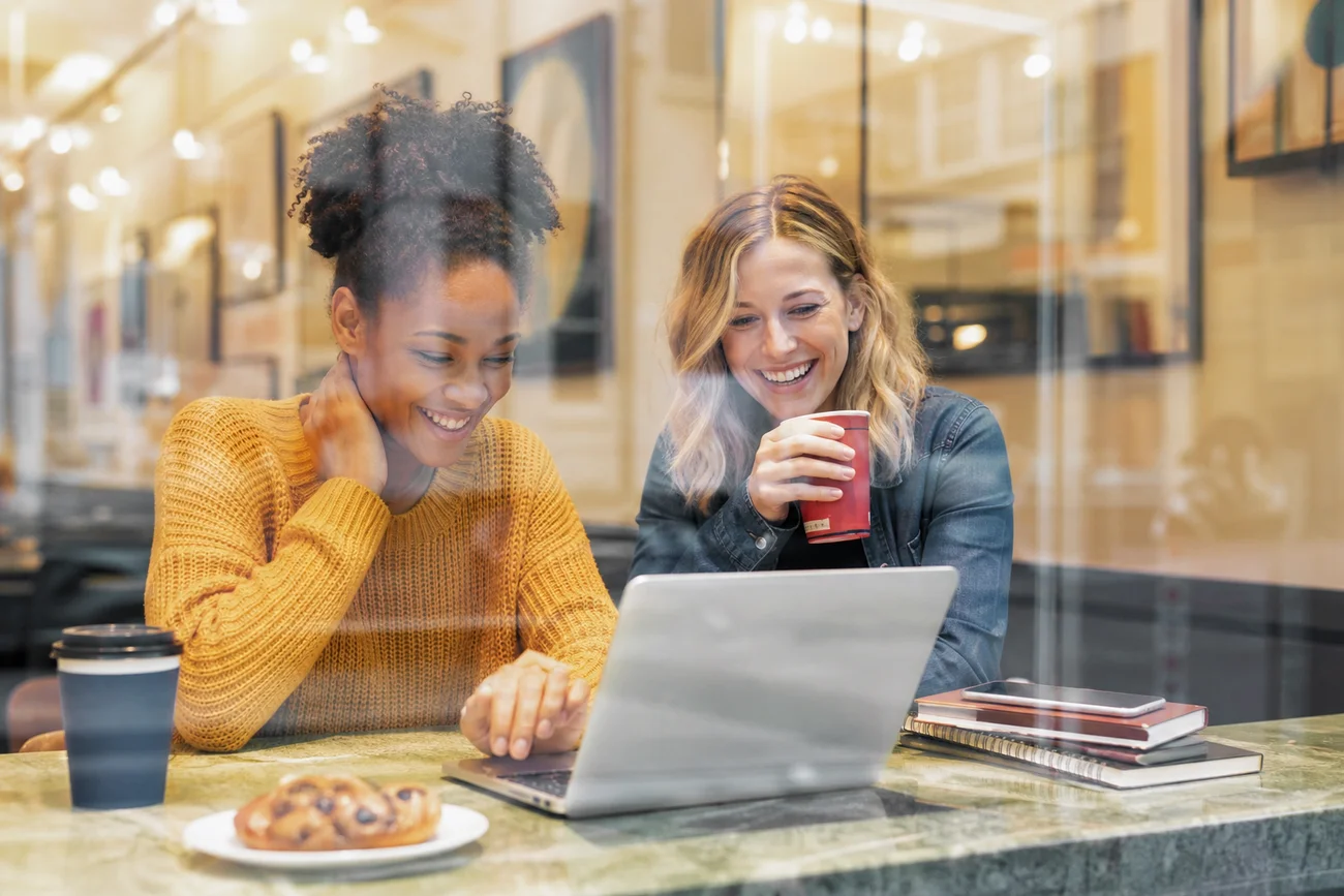 Cafe visitors using VPN router on public Wi-Fi to prevent data leaks